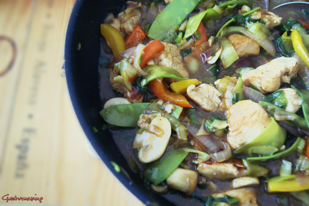Guiso de pavo con verduras al wok
