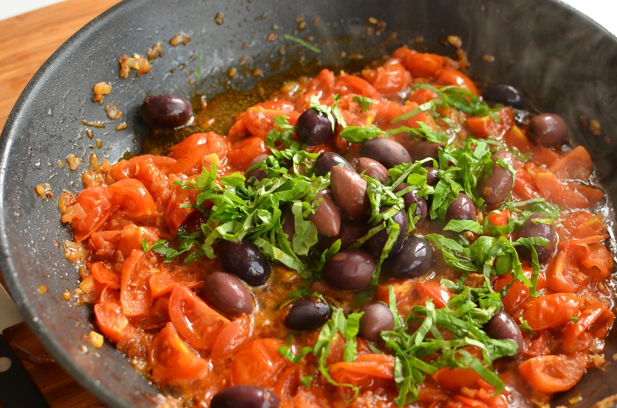 Saltimboca salmon albahaca aceitunas