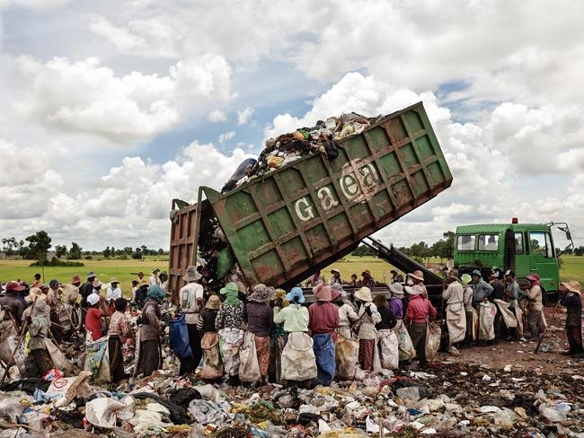 A truckload of waste arrives at Anlong Pi. Picture: David Rengel / AnHua