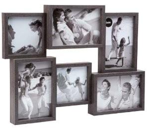 Marco de fotos con fotografías familiares. 