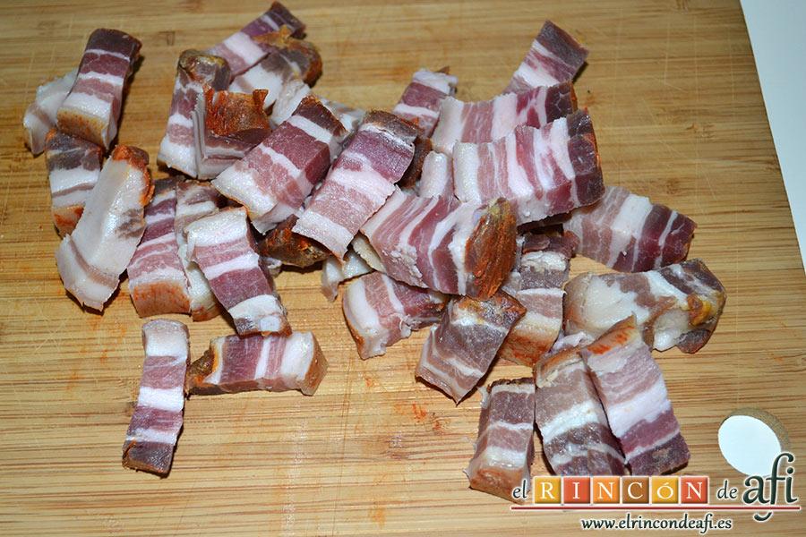 Papas revolconas con torreznos, luego cortarla en trocitos