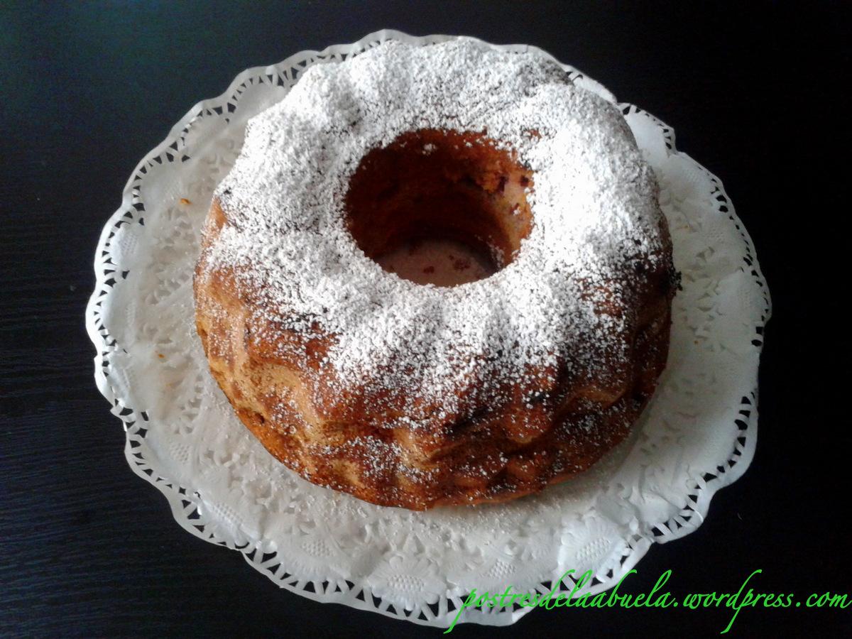 bizcocho de fresas con nata (crema de leche)