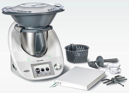 Foto de Thermomix TM5 con sus accesorios