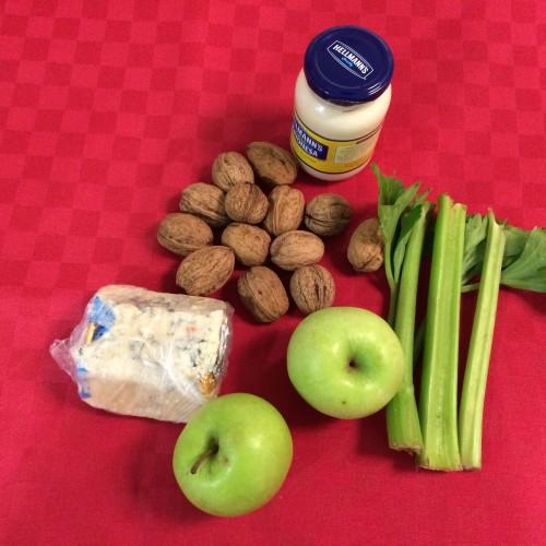 Prepararamos una receta de ensalada Waldorf. Una deliciosa ensalada que va muy bien cuando hace frío y quieres algo diferente con frescor y mucho sabor. 