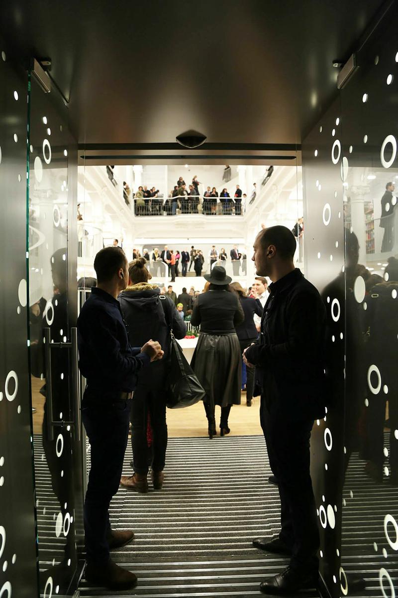Una nueva librería de aspecto mágico abre sus puertas en Rumania