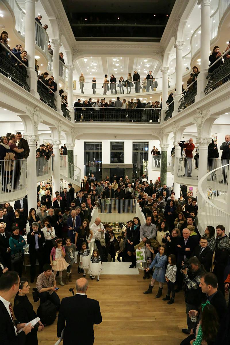 Una nueva librería de aspecto mágico abre sus puertas en Rumania