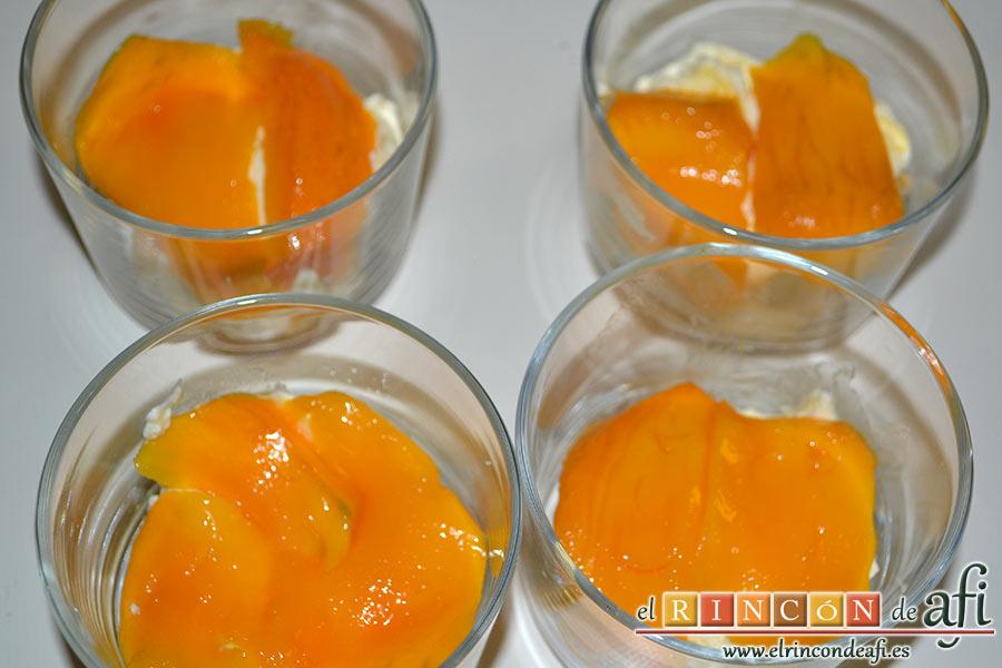 Tiramisú de mango, luego una capa de manga laminada