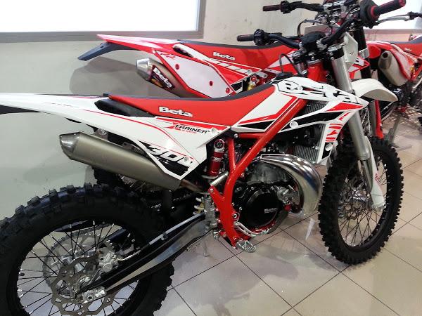 Beta X-Trainer y Beta RR 300. Dos motos de enduro. Dos conceptos.