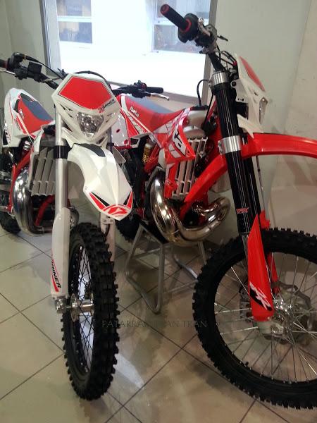 Beta X-Trainer y Beta RR 300. Dos motos de enduro. Dos conceptos.