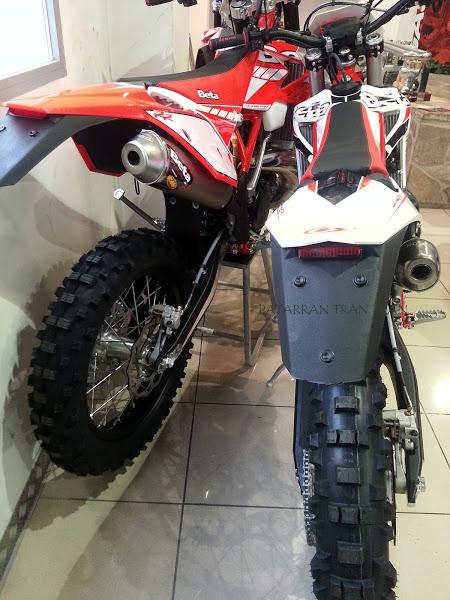 Beta X-Trainer y Beta RR 300. Dos motos de enduro. Dos conceptos.