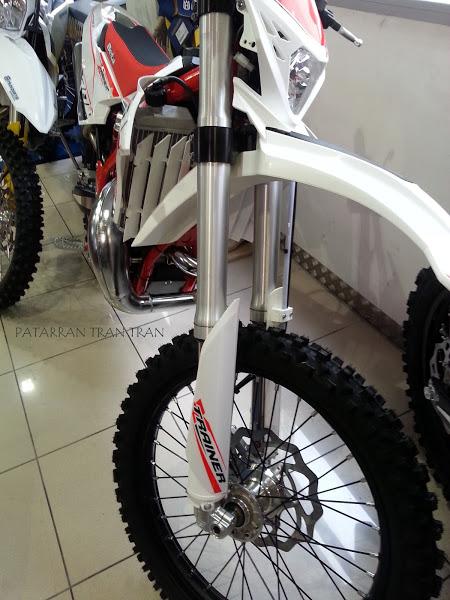 Beta X-Trainer y Beta RR 300. Dos motos de enduro. Dos conceptos.