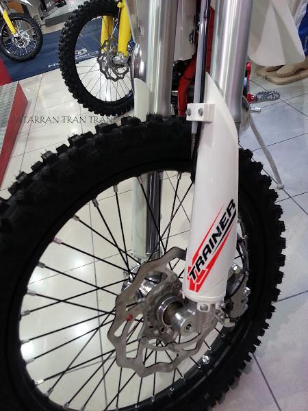 Beta X-Trainer y Beta RR 300. Dos motos de enduro. Dos conceptos.