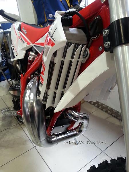 Beta X-Trainer y Beta RR 300. Dos motos de enduro. Dos conceptos.