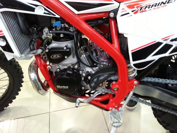 Beta X-Trainer y Beta RR 300. Dos motos de enduro. Dos conceptos.