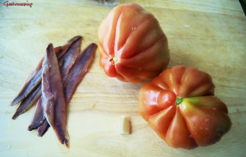 ensalada de tomate y anchoa