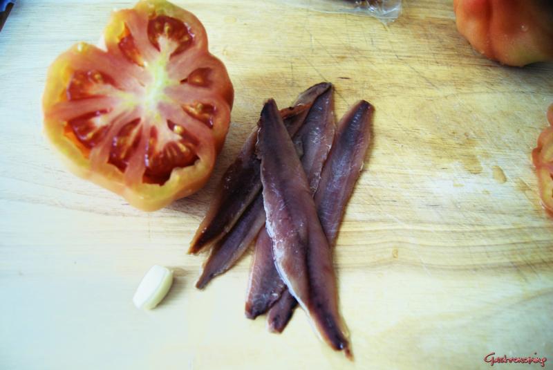 ensalada de tomate y anchoa