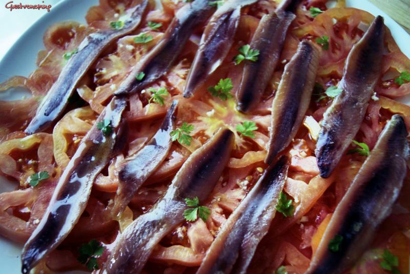 ensalada de tomate y anchoa