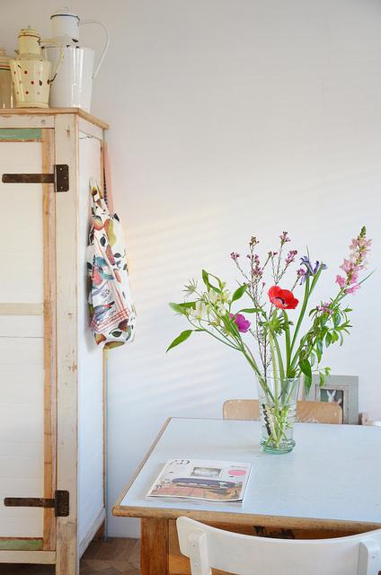 Flores de primavera en la cocina