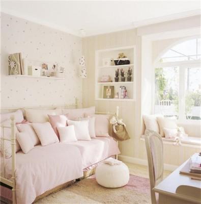dormitorio_rosa_y_blanco_con_escritorio_513x519