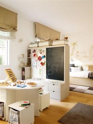 a_de_juegos_con_mesa_estanteria_pizarra_439x584