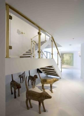 505eb__space-under-stairs-decorated-with-scluptural-art