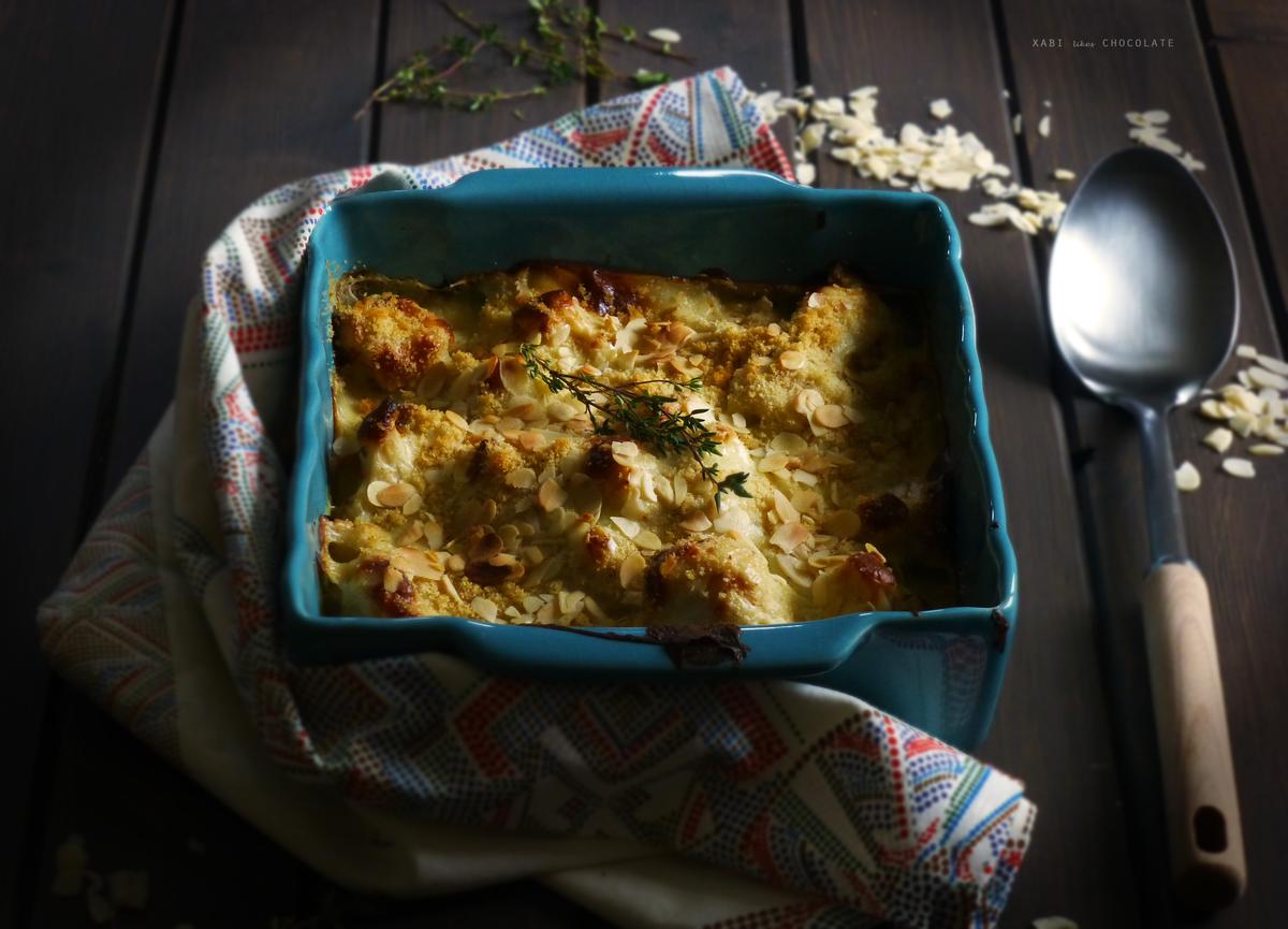 Coliflor gratinada con queso azul y almendras, coliflor gratinada, coliflor con bechamel, coliflor con queso azul, cauliflower cheese, blue cheese, food photography, receta, recipe