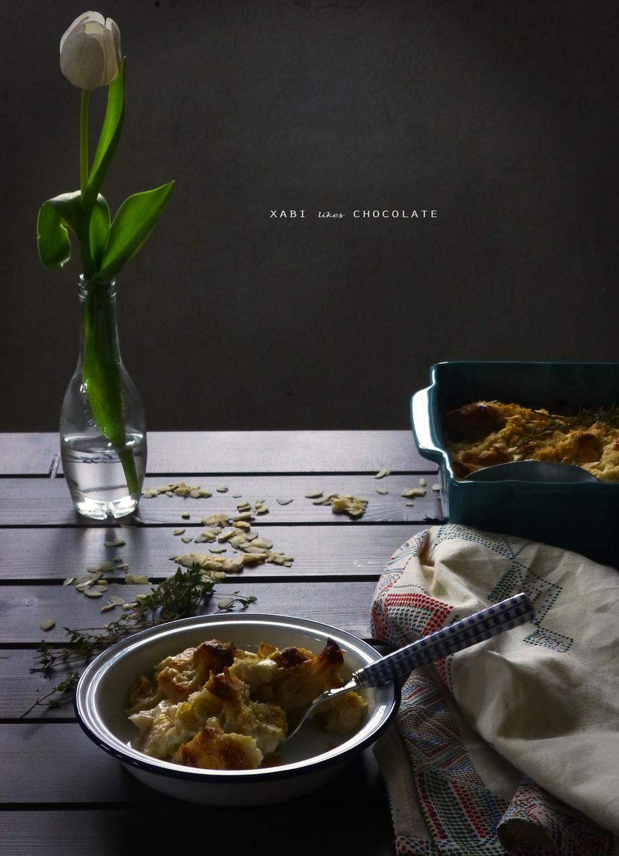 Coliflor gratinada con queso azul y almendras, coliflor gratinada, coliflor con bechamel, coliflor con queso azul, cauliflower cheese, blue cheese, food photography, receta, recipe