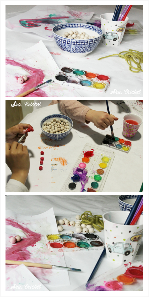 collar de bolas de madera pintadas