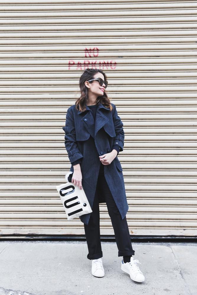 Tommy_Hilfiger-Trench-Sneakers-30_Anniversary-Fashion_Week-NYFW-Fall_Winter_15_16-Oui_Clutch-Clare_Vivier-Outfit-Street_Style-14-790x1185