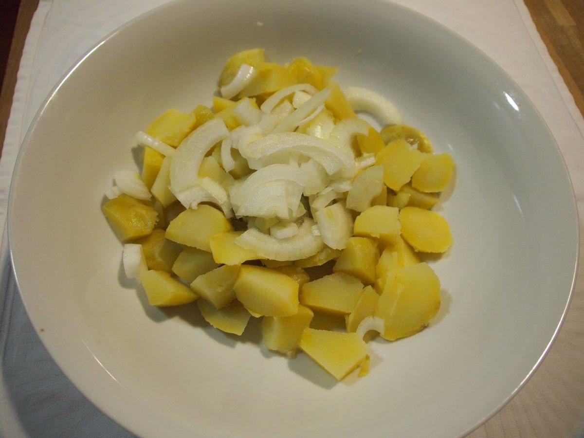 Patatas aliñás bacalao huevos de codorniz