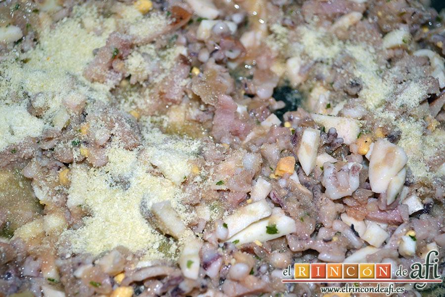 Chipirones rellenos, añadimos a cucharada de pan rallado