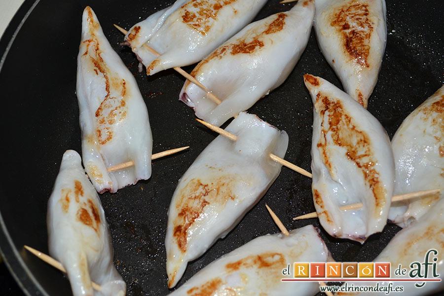 Chipirones rellenos, vuelta y vuelta