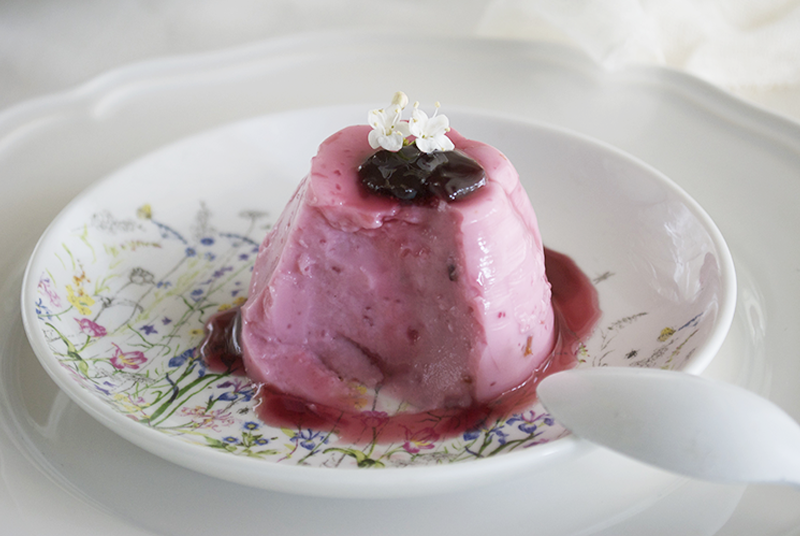 postre de frutos rojos fresco