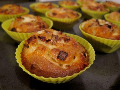 magdalenas-de-cebolla-y-queso-de-cabra-