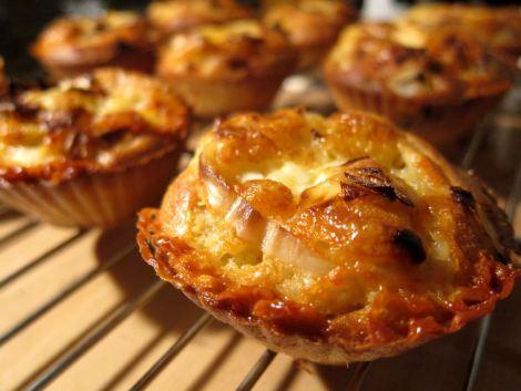 magdalenas-de-cebolla-y-queso-de-cabra-