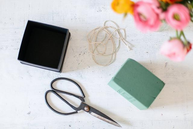 diy_una_caja_con_flores_Homelifestyle_a_pair_and_a_spare1