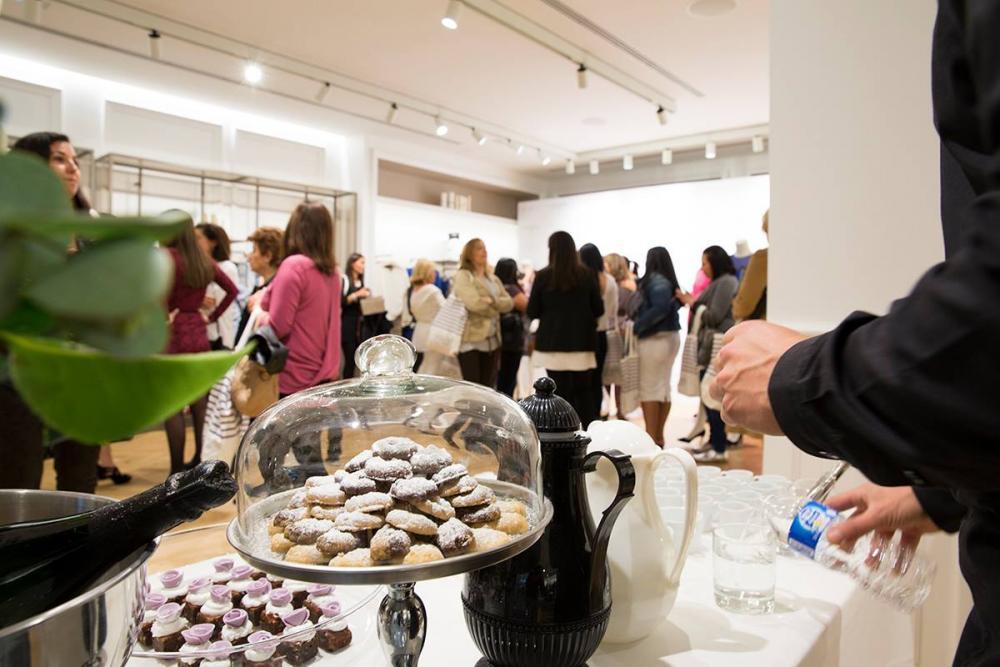 Detalles del catering del evento durante la presentación 
