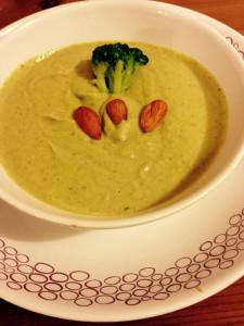 Crema de brocoli y almendras