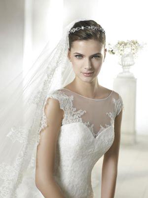 Vestido palabra de honor velado