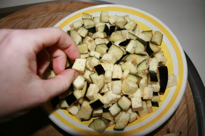 02. Berenjenas troceadas para el pollo y setas