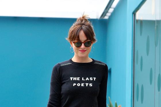 moño off duty dakota johnson