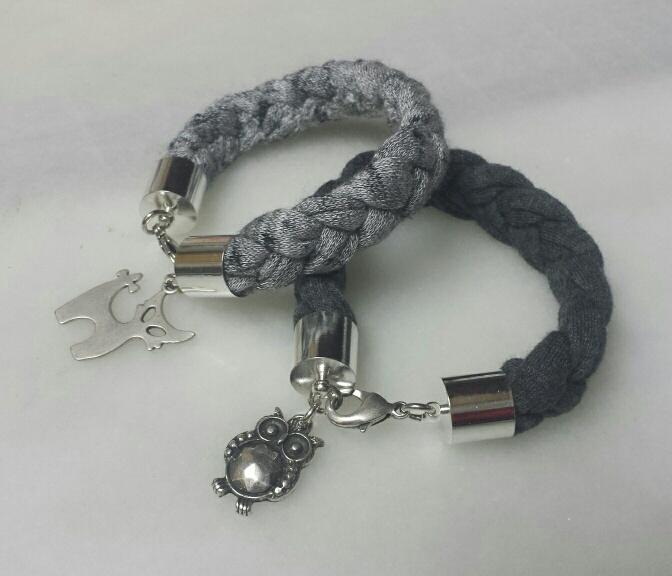pulseras grises