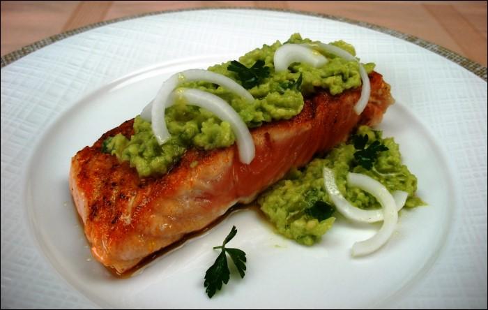 Salmon-con-salsa-de-aguacate-portada