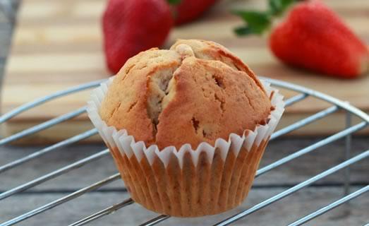 Muffins de fresas con buttercream de albahaca