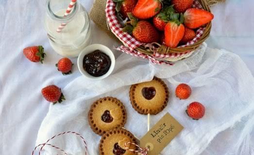 Linzer pie pops