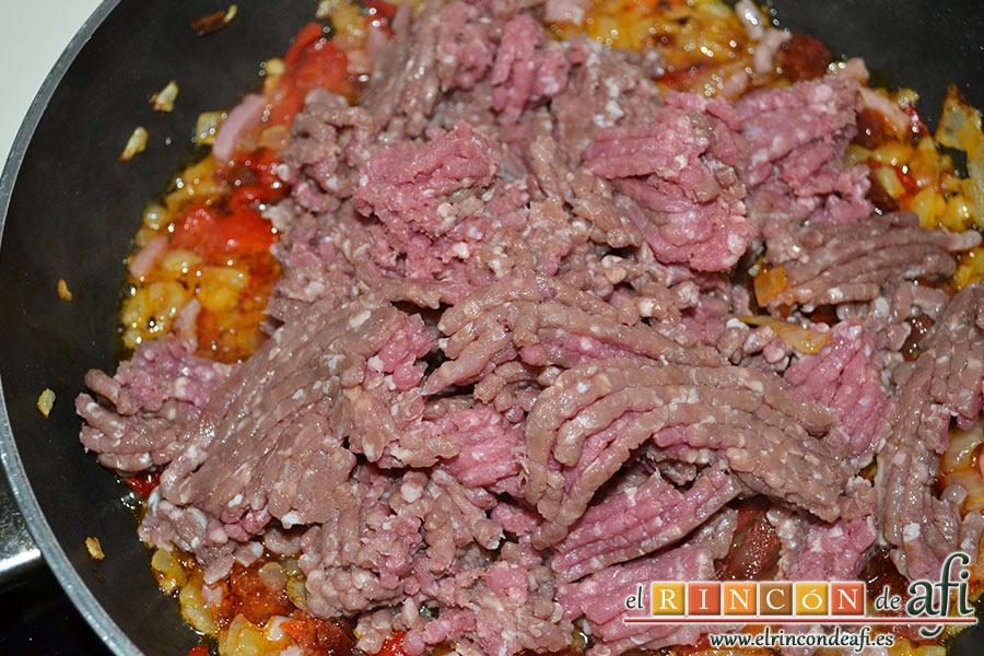 Calabacines rellenos, añadimos la carne picada