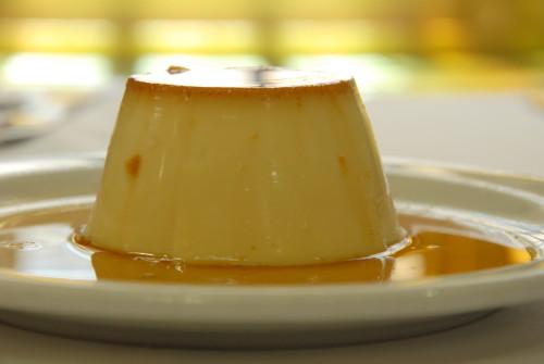 Qué más típico que un flan de huevo de postre
