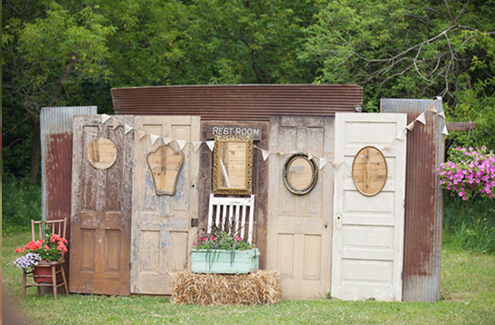 fondos para photocall de bodas originales muchas puertas