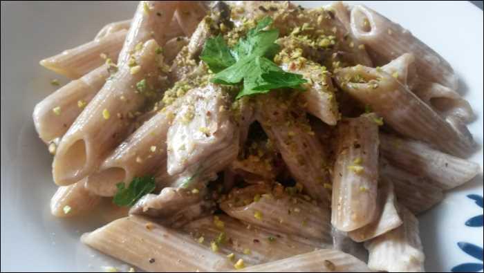 pasta-con-salsa-de-queso-y-pistachos-final