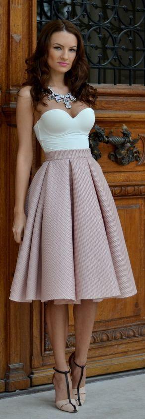 Invitadas a una boda con falda con volúmen